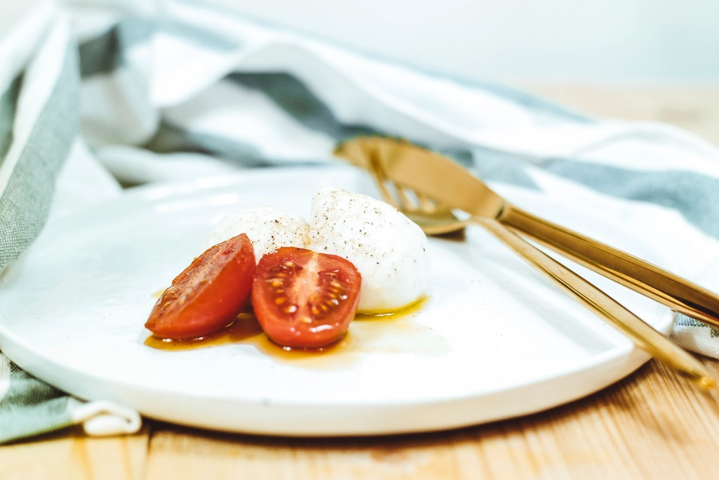 Burrata vs Mozzarella: What's the Difference?