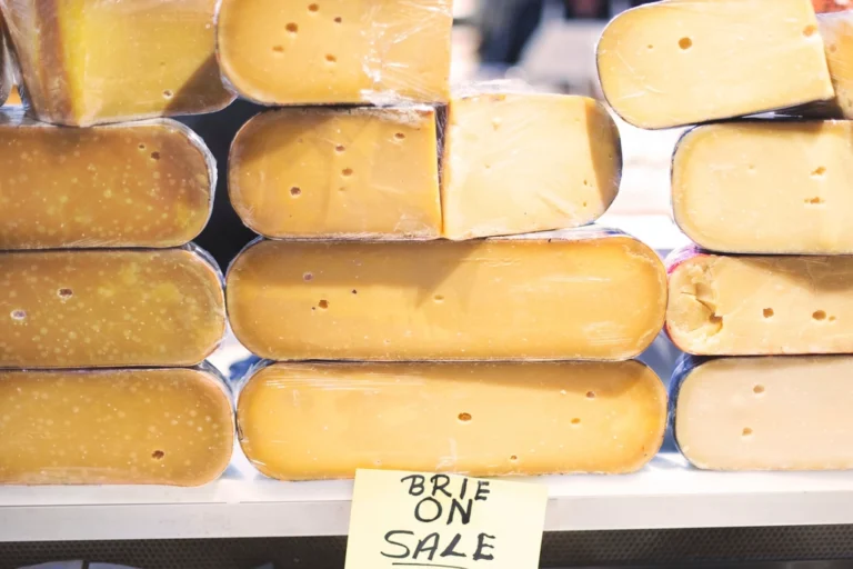 How to Choose Cheese: A Beginner's Guide to Buying Well